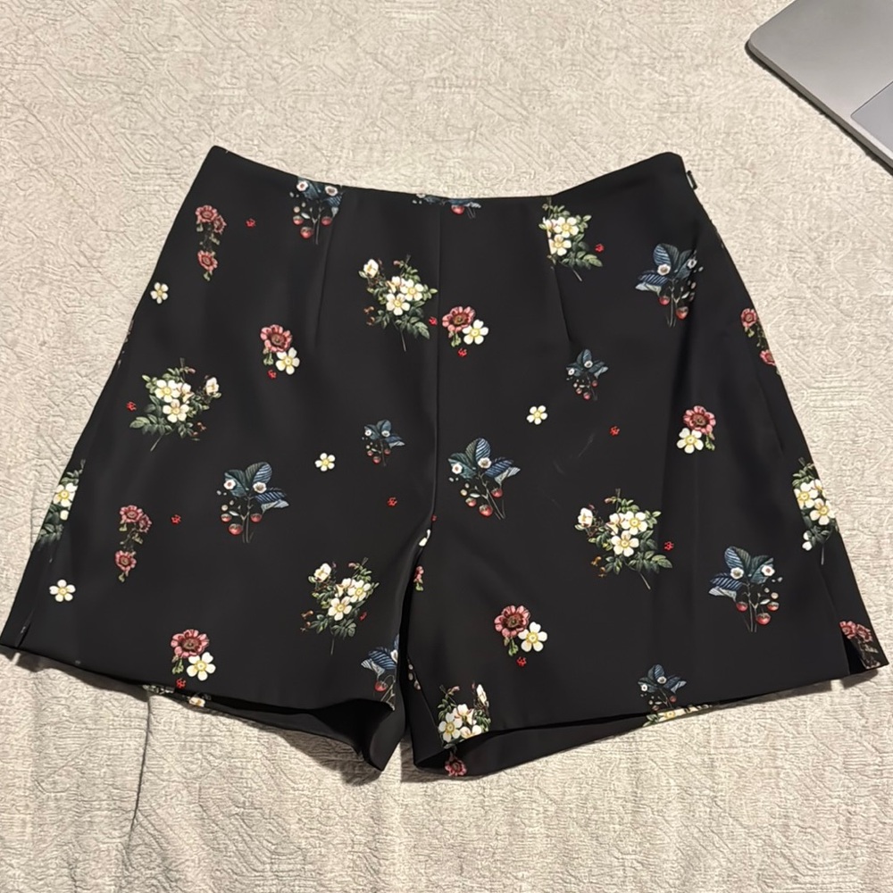 TED BAKER Floral Black Women's Shorts-NWOT